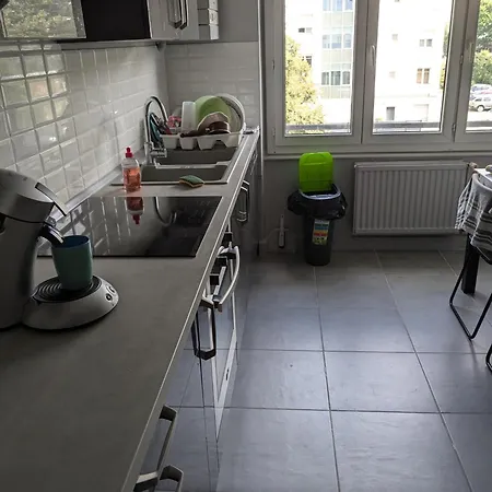 Homestay Confortable Au Calme Et Proche Du Centre-ville De Lyon
