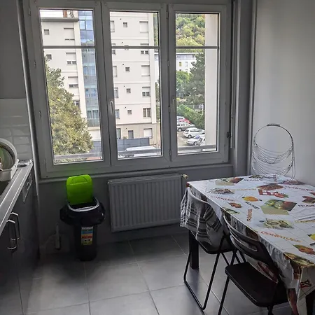 Confortable Au Calme Et Proche Du Centre-ville De Homestay